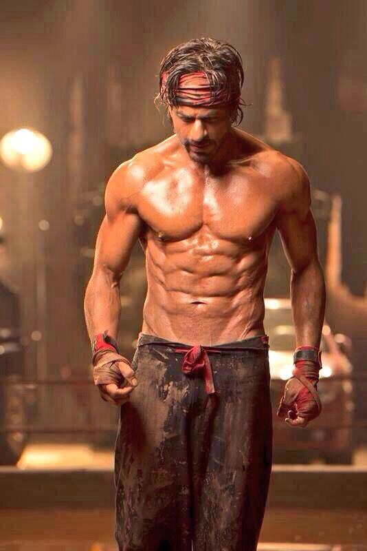 SRK eight pack abs look in Happy New Year