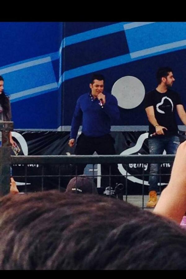 Salman Khan promotes Dr.Cabbie in Brampton, fans go crazy!