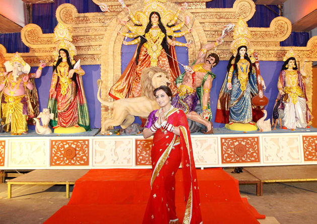  Bollywood Divas celebrate Durga Pooja - Rani