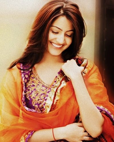 10 Reasons Why Anushka Sharma Is A Perfect Girlfriend - Anushka in Indian Attire