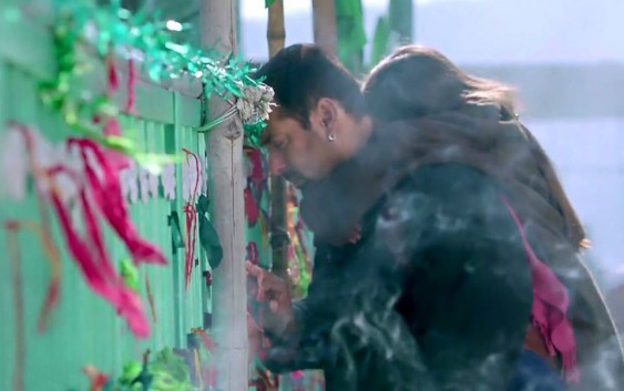 Salman Khan in Bhar Do Jholi Meri Video Song - Bajrangi Bhaijaan 