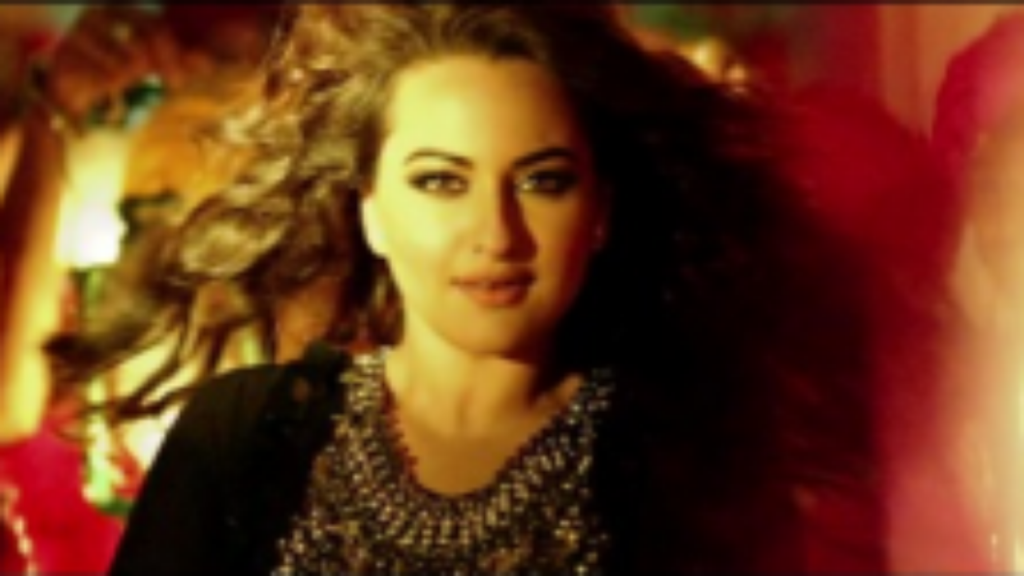 Sonakshi in Nachan Farrate Video Song - All Is Well