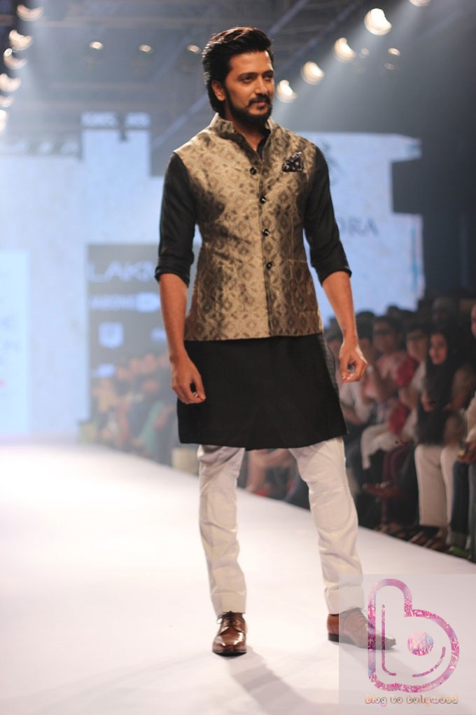 Which Actor rocked the ramp in LFW 2015? - Riteish Deshmukh