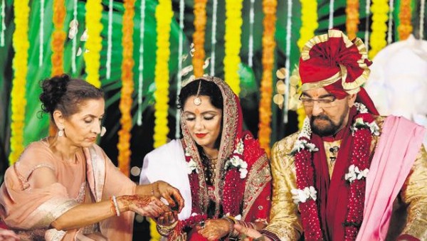Kabir Bedi Marries his girlfriend 'Praveen' on 70th birthday