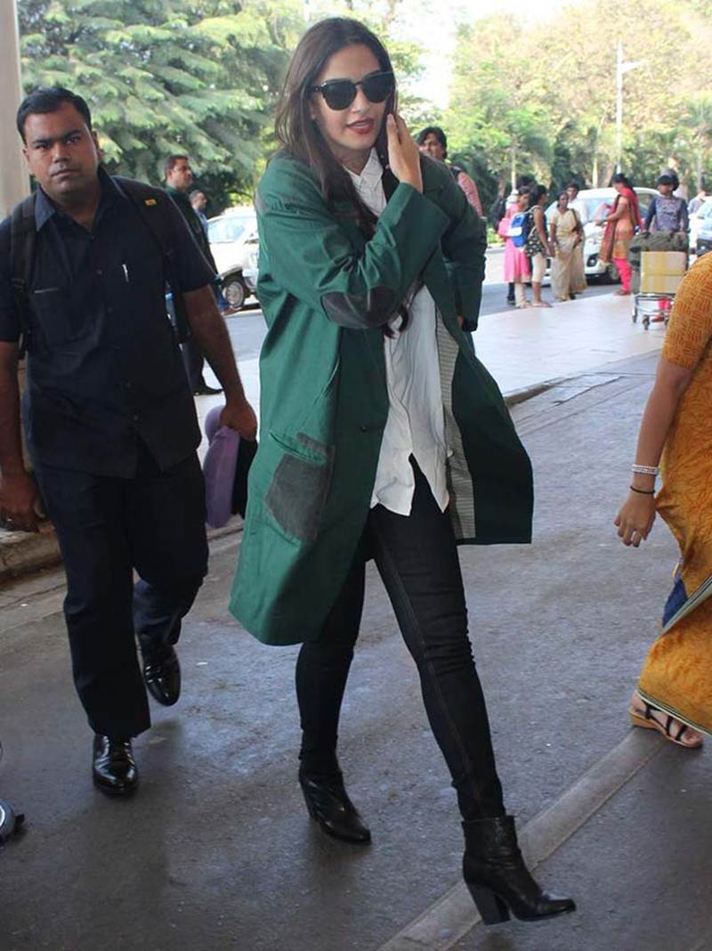 Airport Spotting | Get that Chic Look like our favourite Celebs for your next Journey- Sonam 2