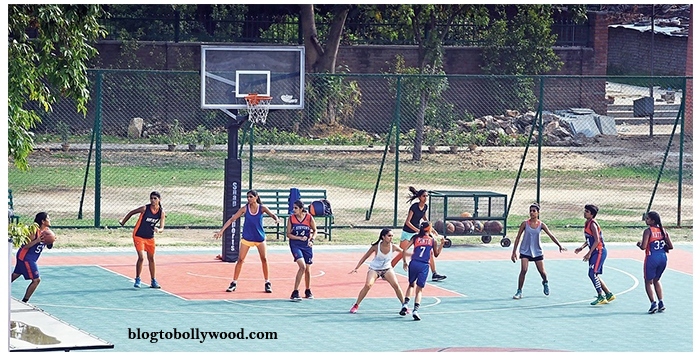Shraddha kapoor playing basketball with Delhi University Girls