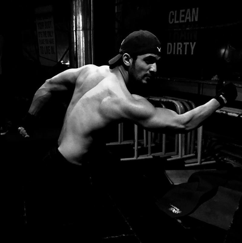 15 Hot Pics of Arjun Bijlani, one of the sexiest men of Indian Television- Arjun Gym 2
