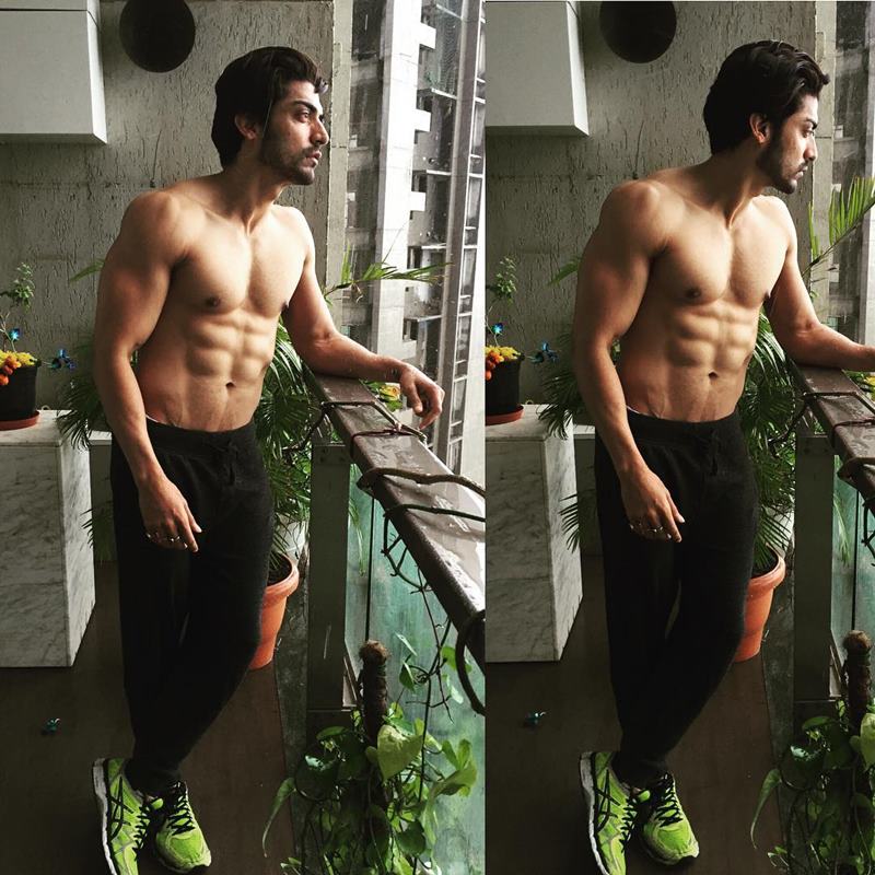 15 Hot Pics of Gurmeet Choudhary that are enough to set fire on your screens- Gurmeet Abs