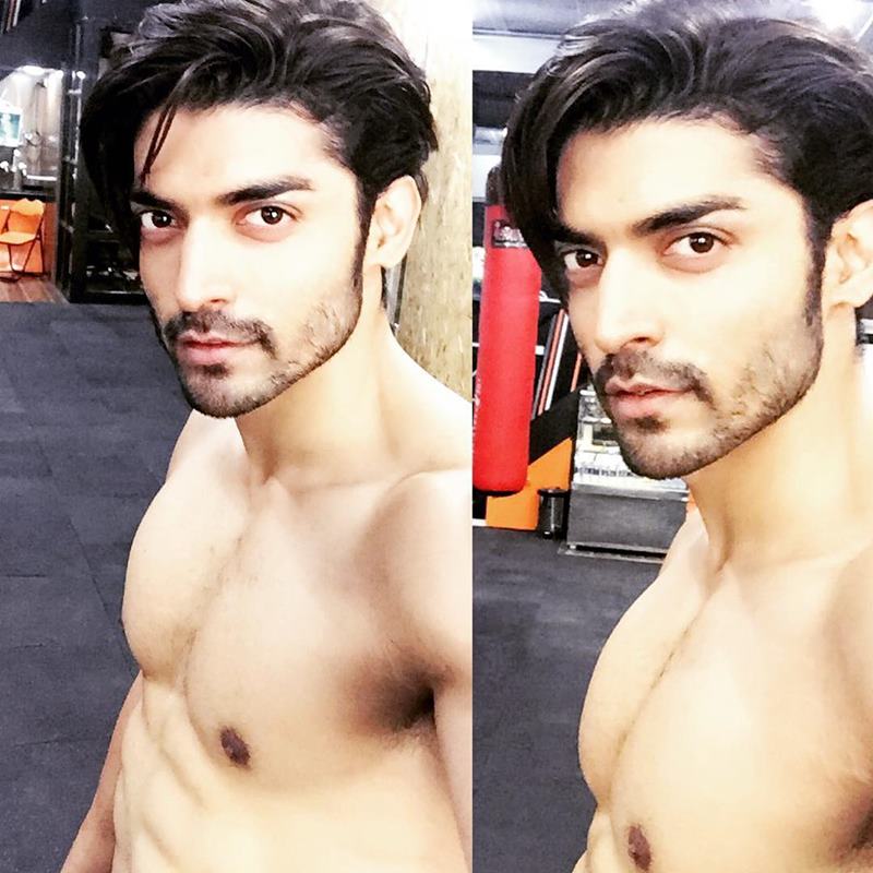15 Hot Pics of Gurmeet Choudhary that are enough to set fire on your screens- Gurmeet Selfie 6