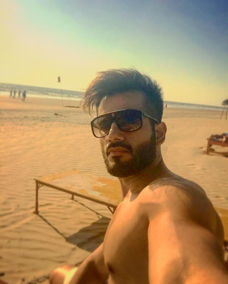 15 Pictures of Karan Tacker that will make your day brighter than it already is!- Karan Selfie 3