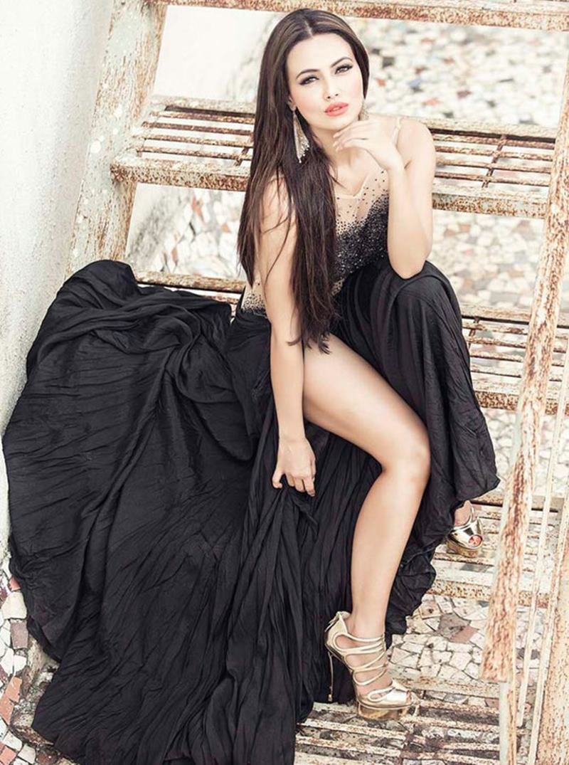 10 Hot Pics of Sana Khan that bring out the oomph in her!- Sana Shoot 10