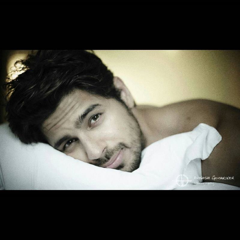 15 Hot Pics of Sidharth Malhotra that justify his hotness to some level- Sid candid