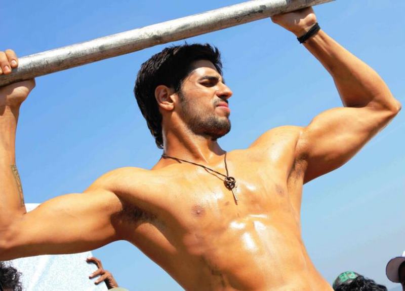 15 Hot Pics of Sidharth Malhotra that justify his hotness to some level- Sid workout