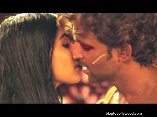 Hrithik and Pooja Hegde lock lips in 'Mohenjo Daro'