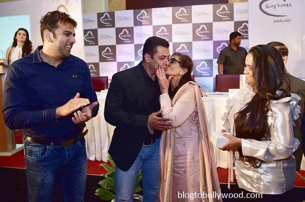 Salma Khan kisses son Salman !