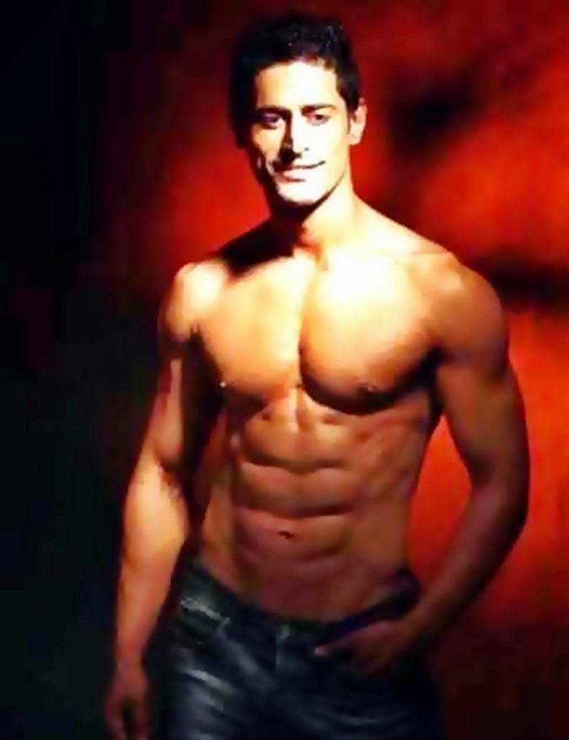 10 Hot Pics of Mohit Raina that will make you swoon over his manly ways!- Mohit abs2