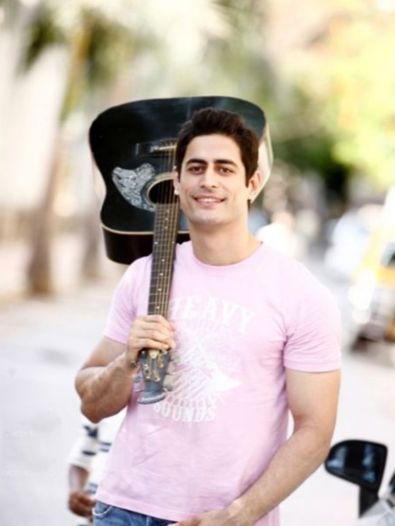 10 Hot Pics of Mohit Raina that will make you swoon over his manly ways!- Mohit Guitar
