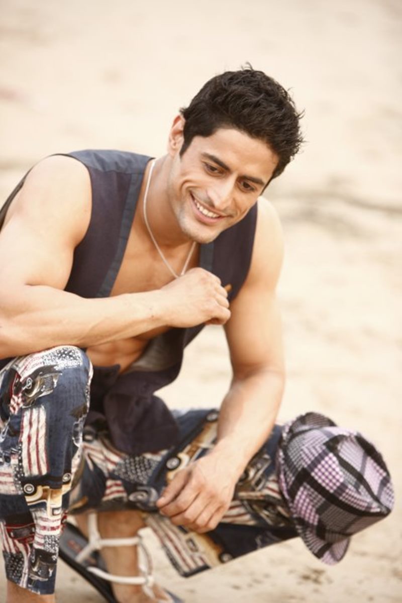 10 Hot Pics of Mohit Raina that will make you swoon over his manly ways!- Mohit smile 1