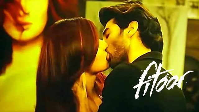 Hottest Bollywood Kisses Of 2016 - Katrina and Aditya in Fitoor