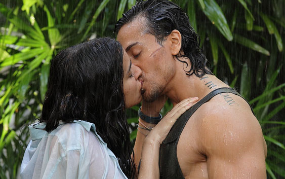 Hottest Bollywood Kisses Of 2016 - Tiger and Sharddha in Baaghi