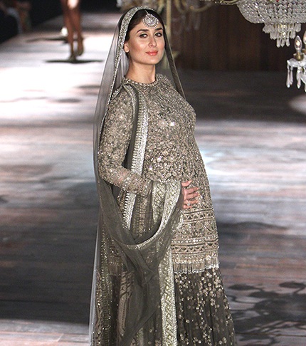 Top 10 Kareena Kapoor’s pregnancy outfits -  Kareena in Sabyasachi