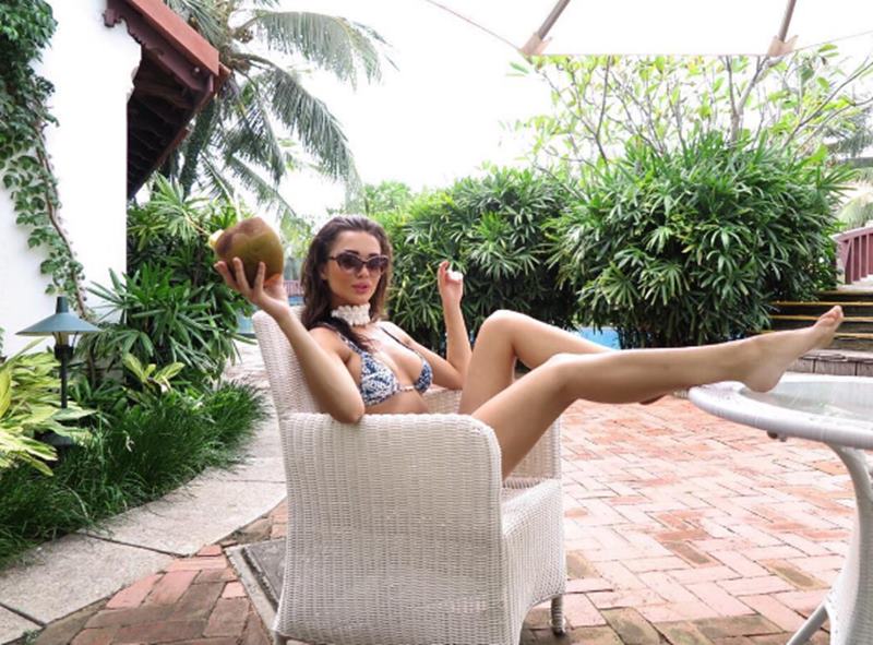10 Hot Pics of Amy Jackson that prove she is a total bombshell!- Amy 9