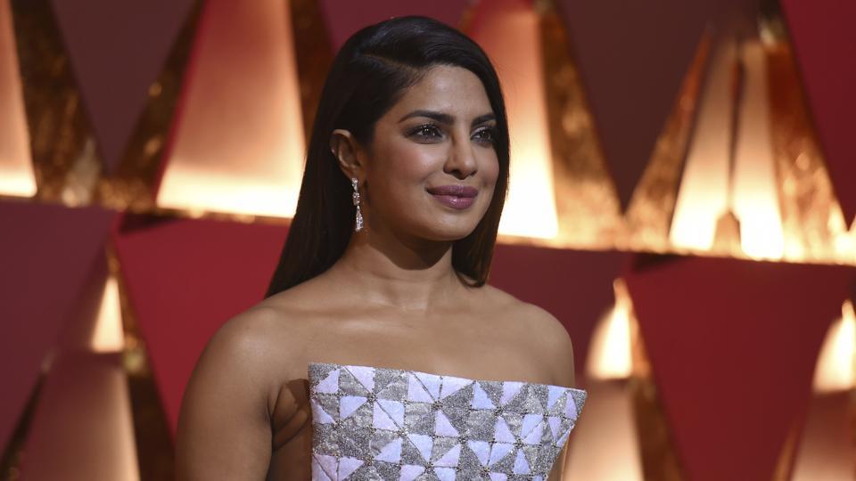 Celebrities Style Files Oscars 2017 - Priyanka