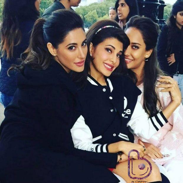 Jacqueline Fernandez chilling on the sets of Housefull 3 & we are getting jealous!