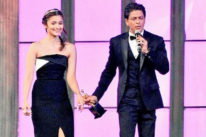 Alia Bhatt admits that she has an easy relationship with SRK!- Alia and SRK