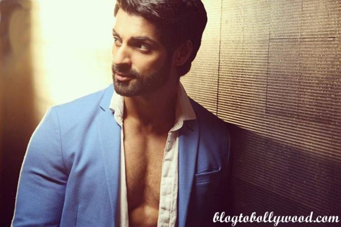 15 Hot Pics of Karan Wahi which prove that the 'Remix' boy is all grown up now