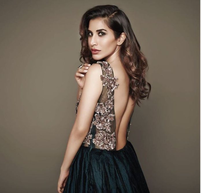 Here are some super hot pics of Sophie Choudry, the multi-talented lady of Bollywood!